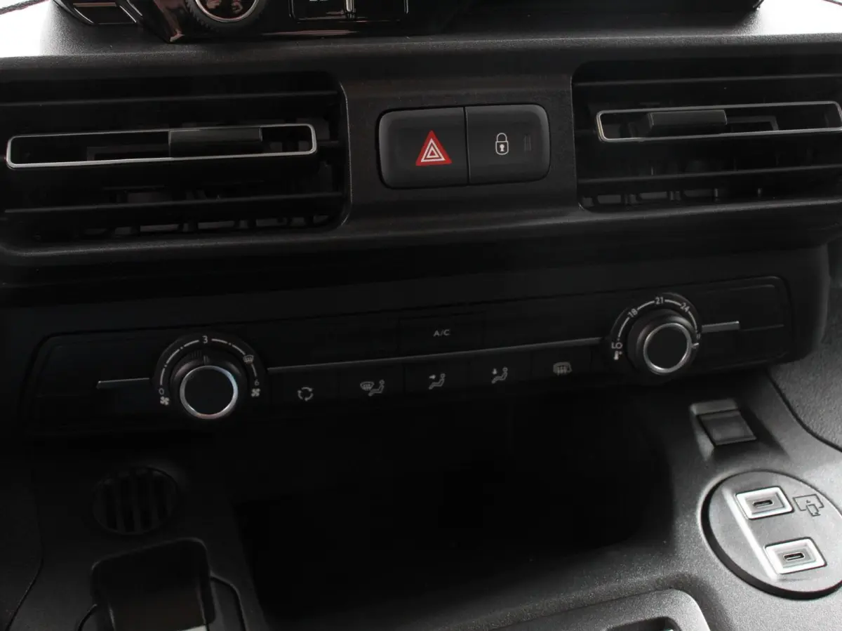 1.5 BlueHDi 130 S&S L2 Apple Carplay Trekhaak Navigatie Camera Cruise Control Airco Parkeersensoren
