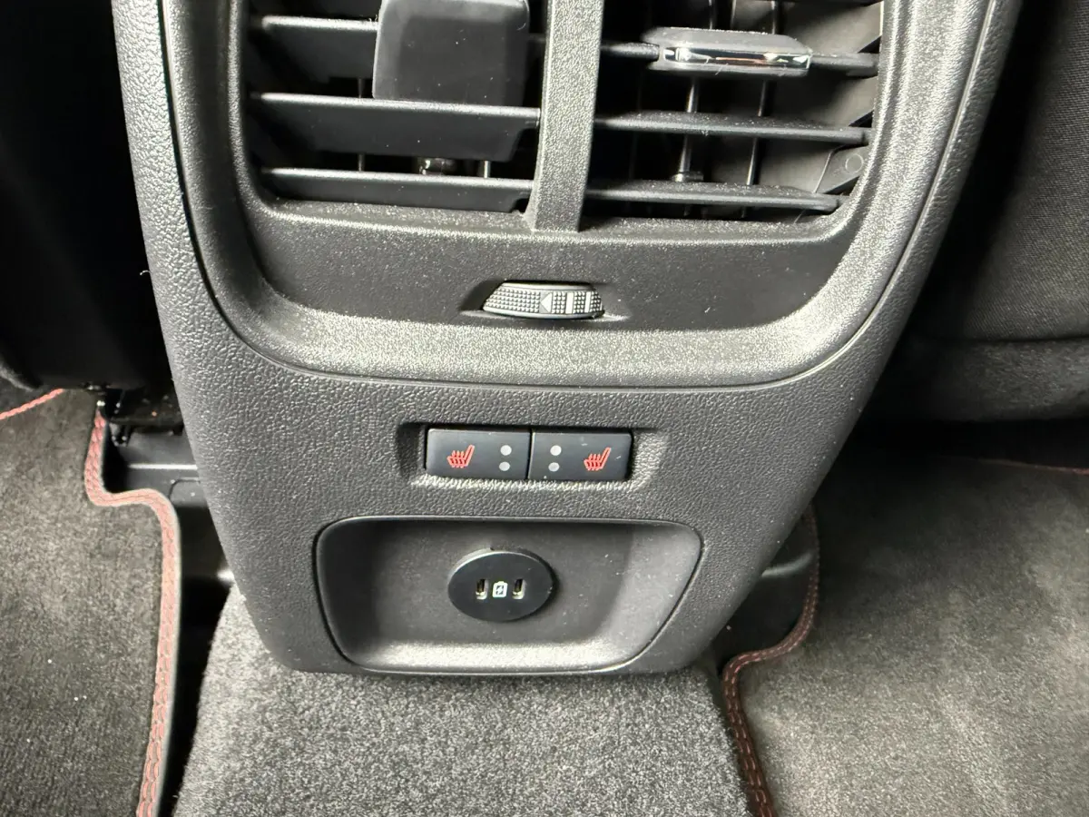 2.5 PHEV ST-Line Winter, Adop LED, HUD, Navi, Camera etc. etc.