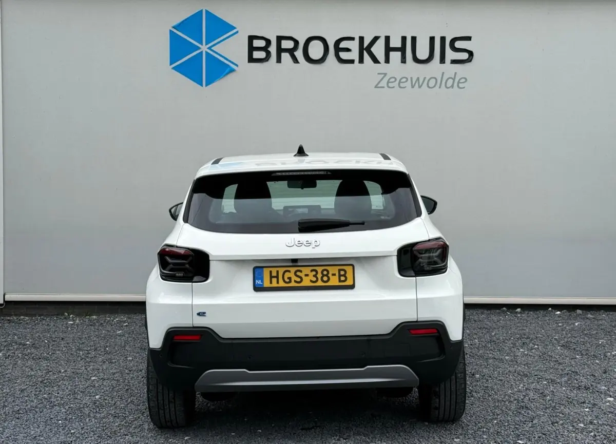 Altitude 54 kWh ACHTERUITRIJCAMERA| AIRCO AUTOMATISCH| ADAPTIEVE CRUISE CONTROL| KEYLESS ENTRY| VERWARMDE VOORRUIT| LEREN STUURWIEL|
