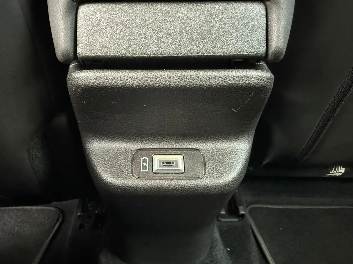 Altitude 54 kWh ACHTERUITRIJCAMERA| AIRCO AUTOMATISCH| ADAPTIEVE CRUISE CONTROL| KEYLESS ENTRY| VERWARMDE VOORRUIT| LEREN STUURWIEL|