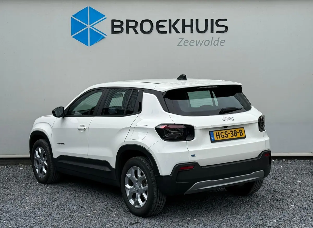 Altitude 54 kWh ACHTERUITRIJCAMERA| AIRCO AUTOMATISCH| ADAPTIEVE CRUISE CONTROL| KEYLESS ENTRY| VERWARMDE VOORRUIT| LEREN STUURWIEL|