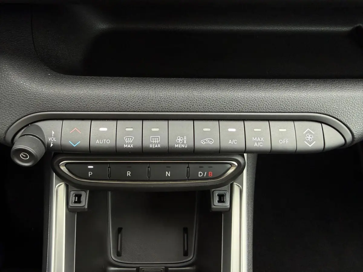 Altitude 54 kWh ACHTERUITRIJCAMERA| AIRCO AUTOMATISCH| ADAPTIEVE CRUISE CONTROL| KEYLESS ENTRY| VERWARMDE VOORRUIT| LEREN STUURWIEL|