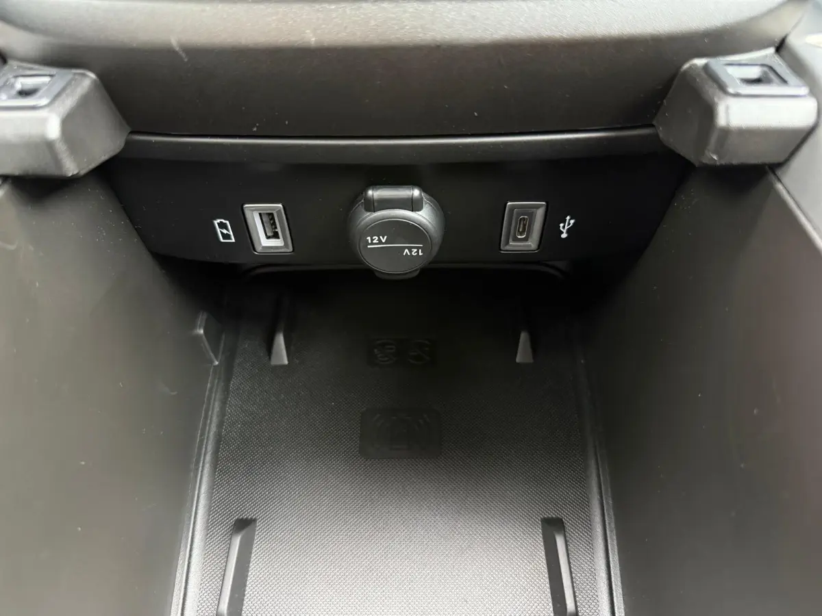 Altitude 54 kWh ACHTERUITRIJCAMERA| AIRCO AUTOMATISCH| ADAPTIEVE CRUISE CONTROL| KEYLESS ENTRY| VERWARMDE VOORRUIT| LEREN STUURWIEL|