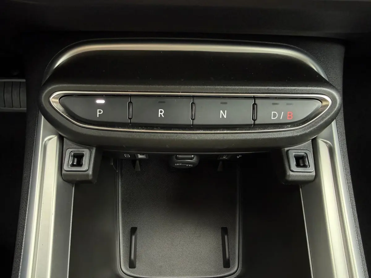 Altitude 54 kWh ACHTERUITRIJCAMERA| AIRCO AUTOMATISCH| ADAPTIEVE CRUISE CONTROL| KEYLESS ENTRY| VERWARMDE VOORRUIT| LEREN STUURWIEL|