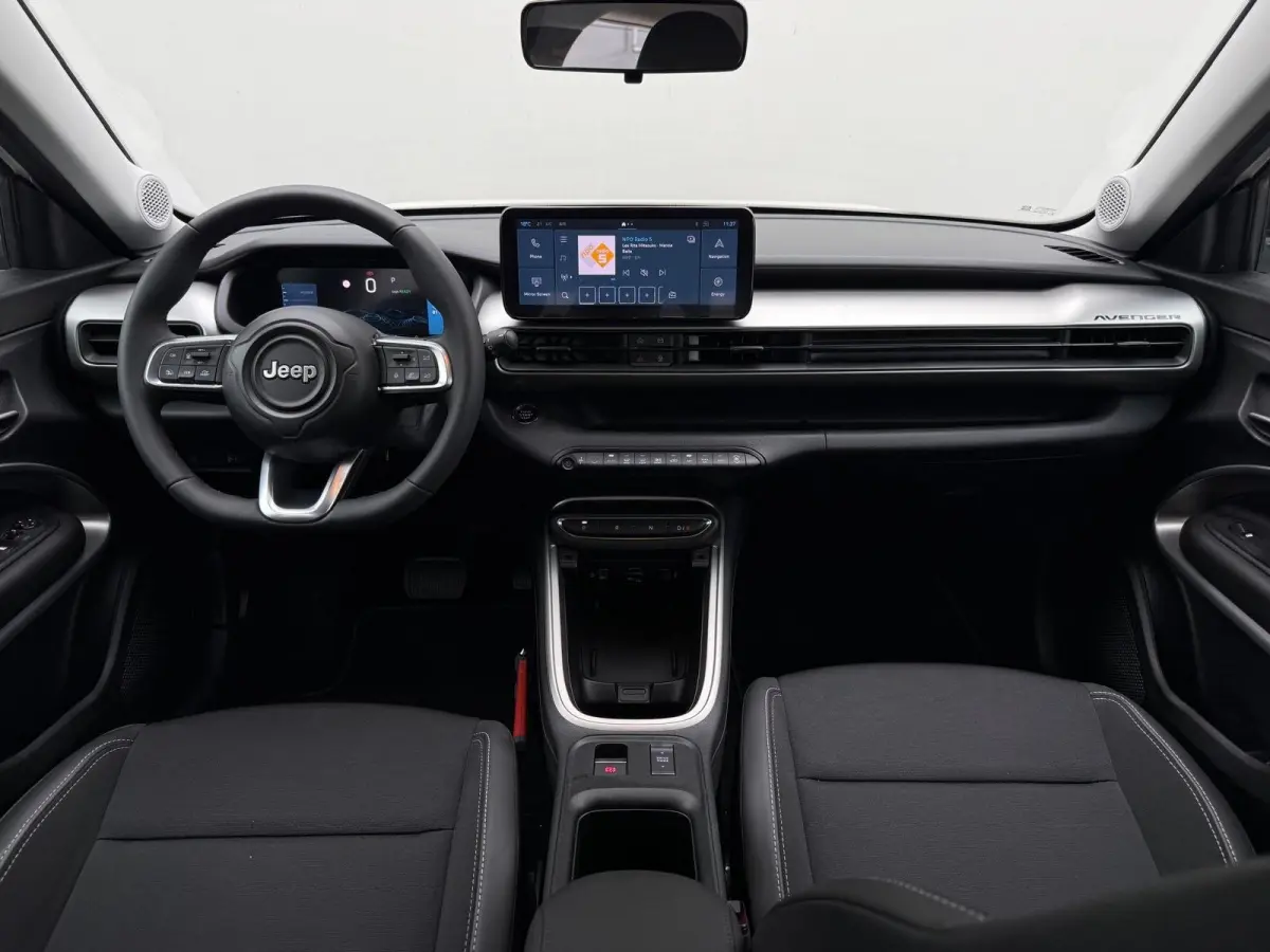 Altitude 54 kWh ACHTERUITRIJCAMERA| AIRCO AUTOMATISCH| ADAPTIEVE CRUISE CONTROL| KEYLESS ENTRY| VERWARMDE VOORRUIT| LEREN STUURWIEL|