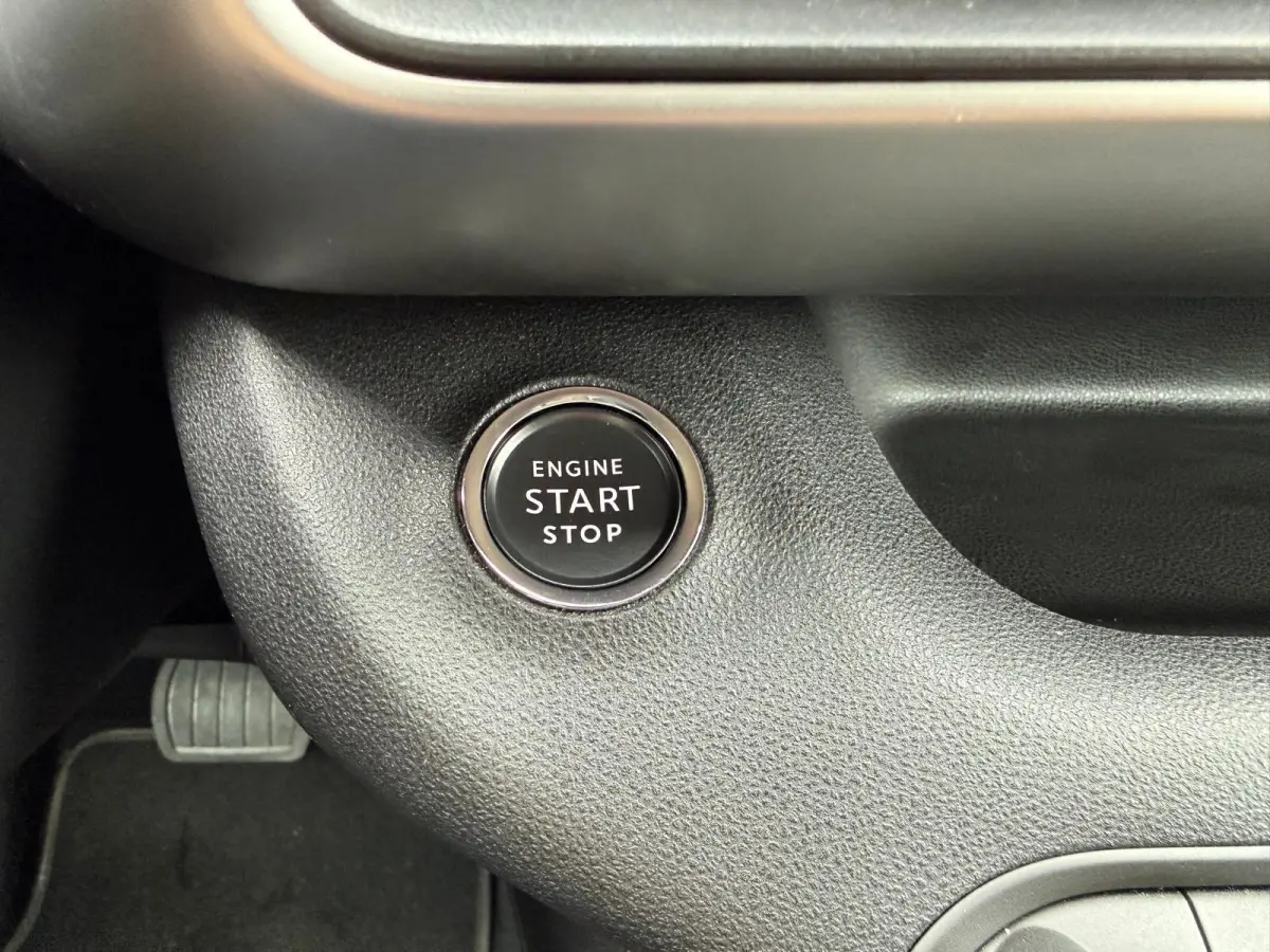 Altitude 54 kWh ACHTERUITRIJCAMERA| AIRCO AUTOMATISCH| ADAPTIEVE CRUISE CONTROL| KEYLESS ENTRY| VERWARMDE VOORRUIT| LEREN STUURWIEL|