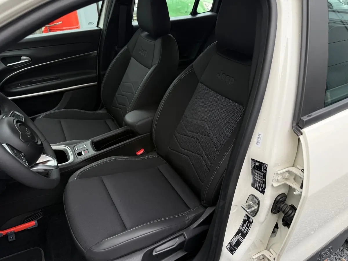 Altitude 54 kWh ACHTERUITRIJCAMERA| AIRCO AUTOMATISCH| ADAPTIEVE CRUISE CONTROL| KEYLESS ENTRY| VERWARMDE VOORRUIT| LEREN STUURWIEL|