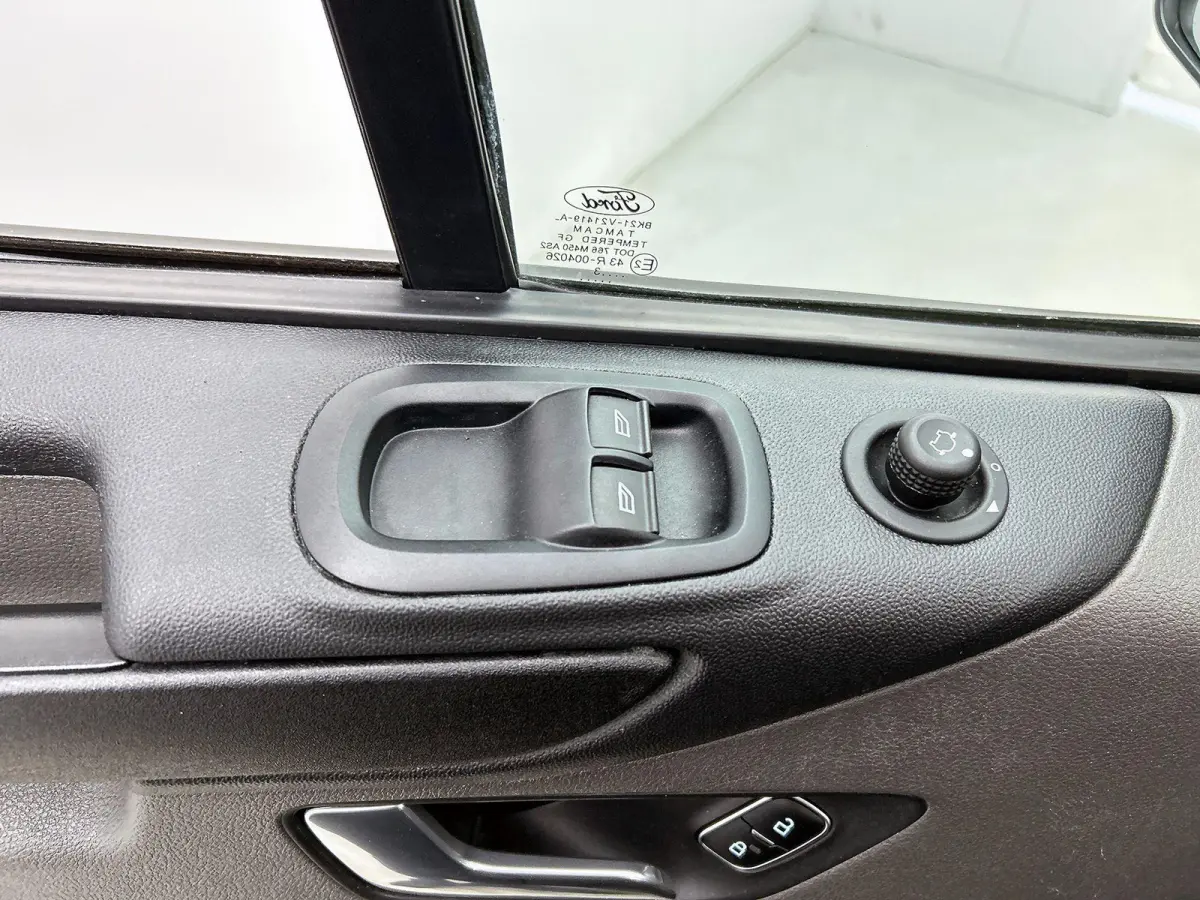 130pk Automaat L2H1 Trend Navigatie Camera Apple Carplay Trekhaak Cruise control Airco