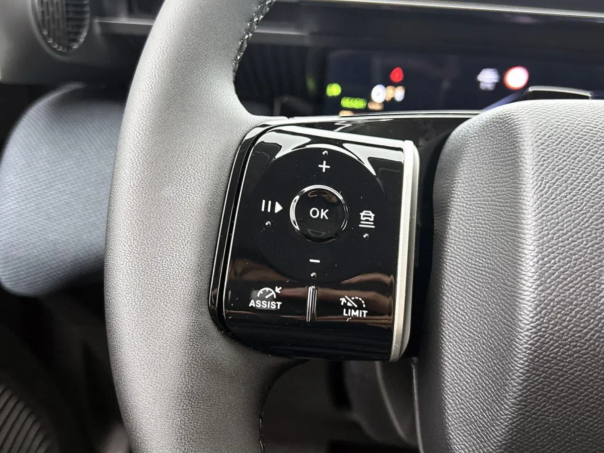 Plus Comfort Range 74 kWh | Navigatie | Accu 99% | Handsfree Kofferklep | Apple Carplay/Android Auto | Dodehoek Bewaking | Adaptieve Cruise Control | Head-Up Display |