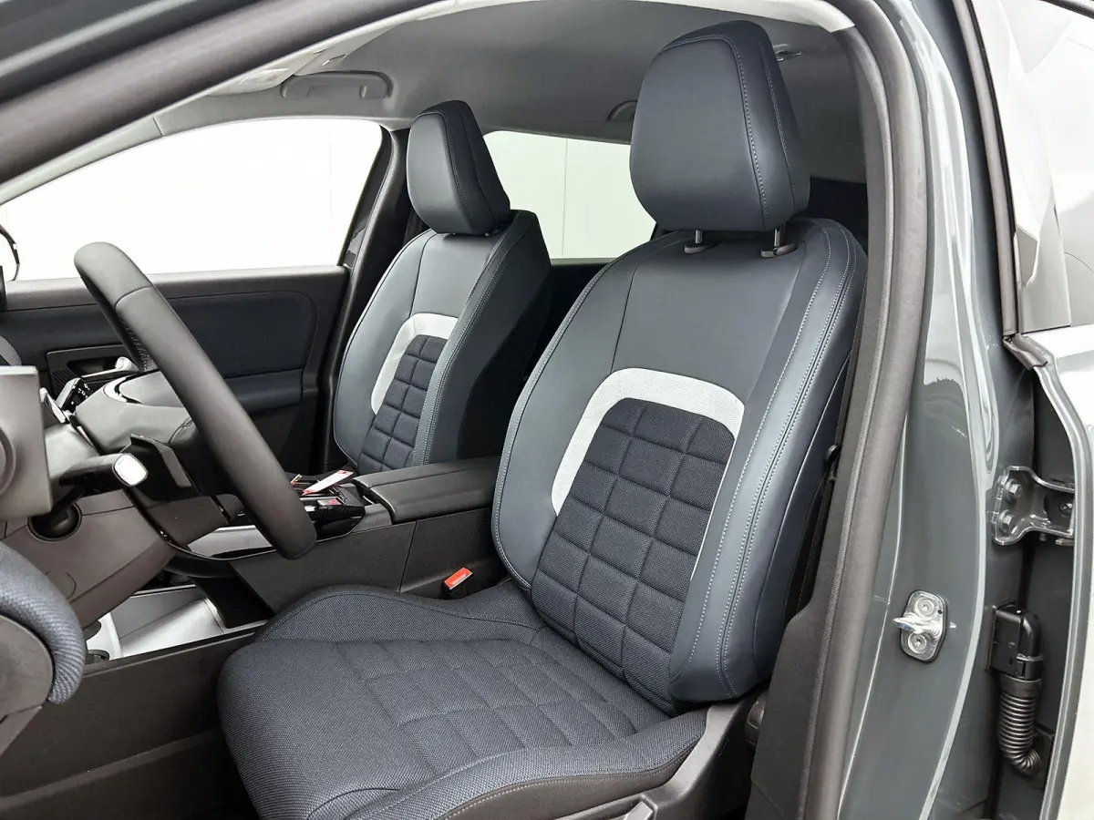 Plus Comfort Range 74 kWh | Navigatie | Accu 99% | Handsfree Kofferklep | Apple Carplay/Android Auto | Dodehoek Bewaking | Adaptieve Cruise Control | Head-Up Display |