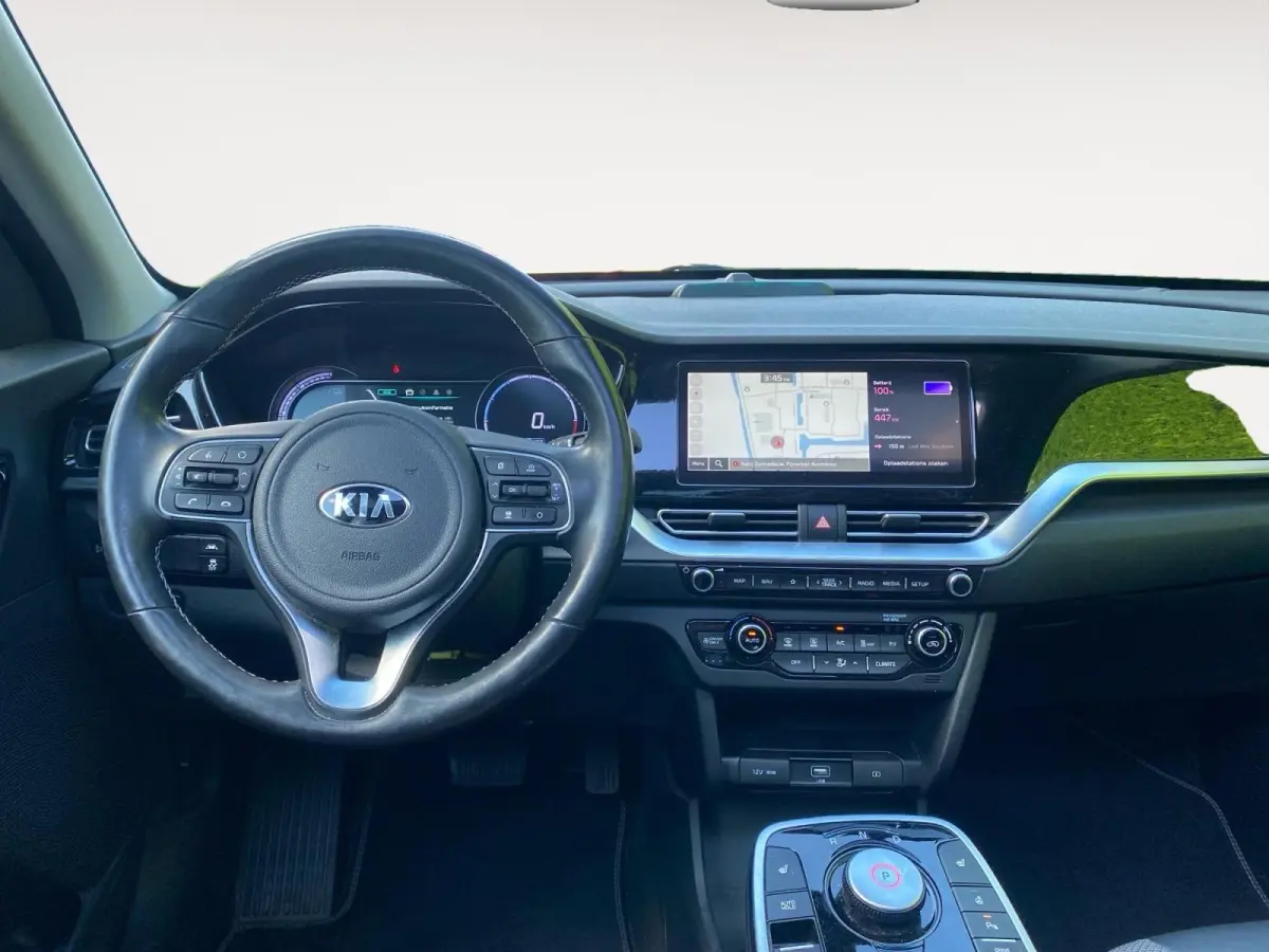 DynamicPlusLine 64 kWh Climate control | Stoel,- en stuurverwarming | Parkeercamera | Cruise control | Elek. schuif/kanteldak | 16 inch LM velgen |
