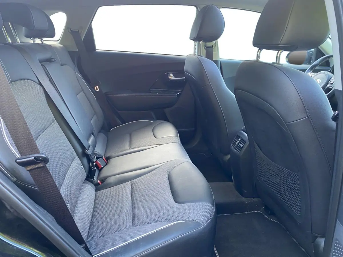 DynamicPlusLine 64 kWh Climate control | Stoel,- en stuurverwarming | Parkeercamera | Cruise control | Elek. schuif/kanteldak | 16 inch LM velgen |