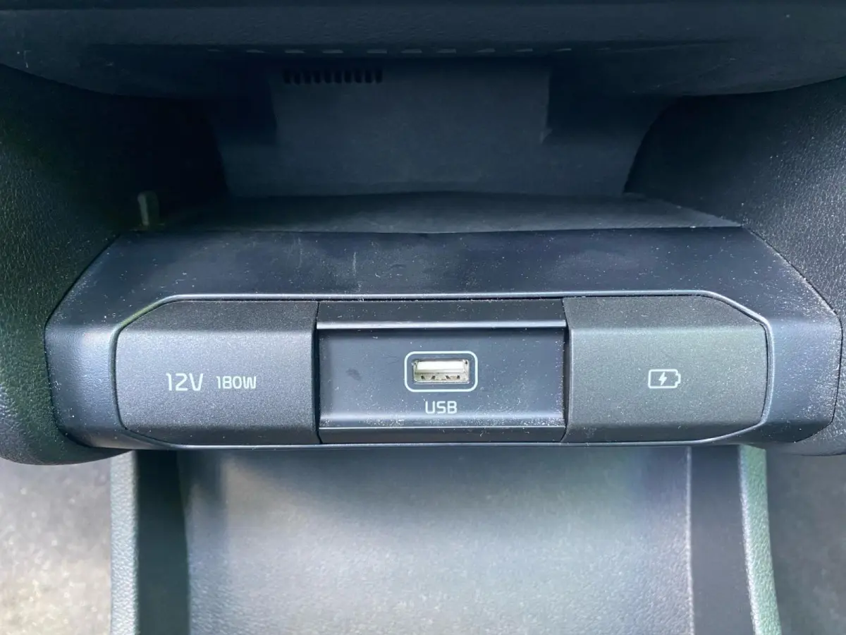 DynamicPlusLine 64 kWh Climate control | Stoel,- en stuurverwarming | Parkeercamera | Cruise control | Elek. schuif/kanteldak | 16 inch LM velgen |