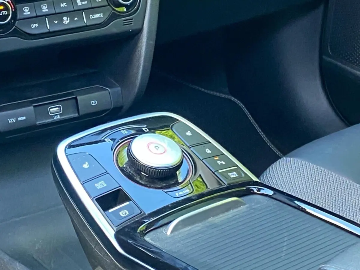 DynamicPlusLine 64 kWh Climate control | Stoel,- en stuurverwarming | Parkeercamera | Cruise control | Elek. schuif/kanteldak | 16 inch LM velgen |