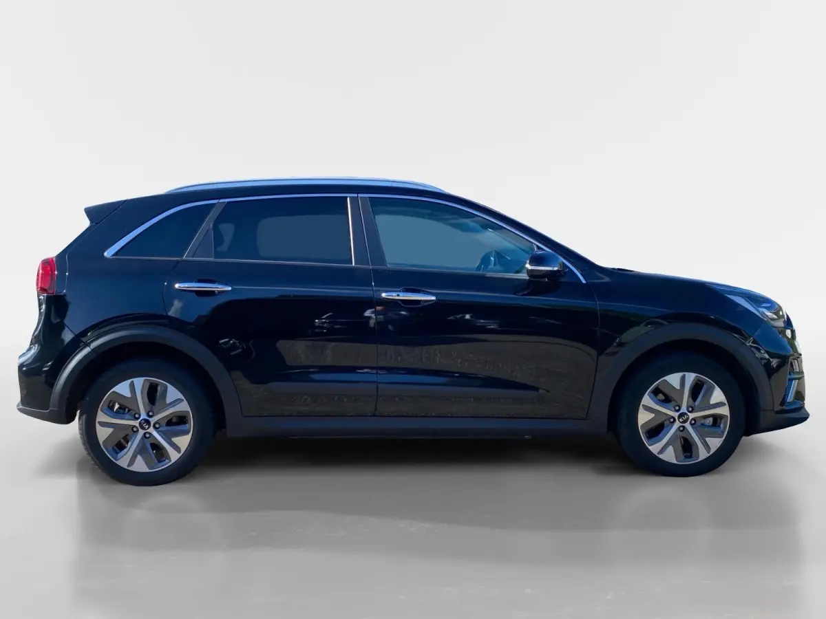 DynamicPlusLine 64 kWh Climate control | Stoel,- en stuurverwarming | Parkeercamera | Cruise control | Elek. schuif/kanteldak | 16 inch LM velgen |