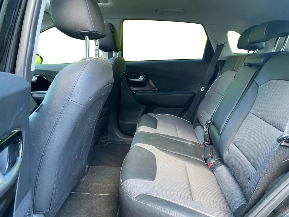 DynamicPlusLine 64 kWh Climate control | Stoel,- en stuurverwarming | Parkeercamera | Cruise control | Elek. schuif/kanteldak | 16 inch LM velgen |