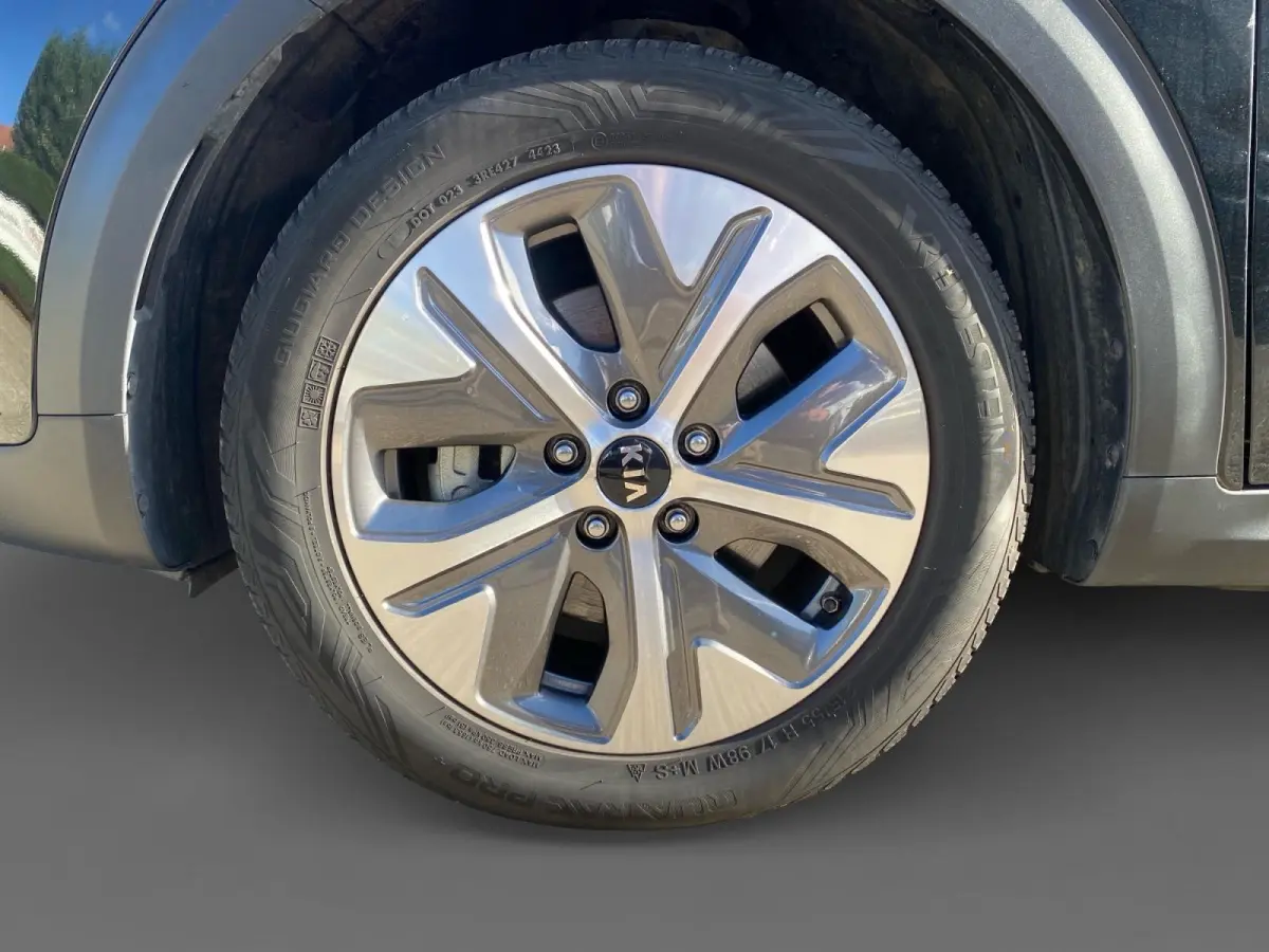 DynamicPlusLine 64 kWh Climate control | Stoel,- en stuurverwarming | Parkeercamera | Cruise control | Elek. schuif/kanteldak | 16 inch LM velgen |