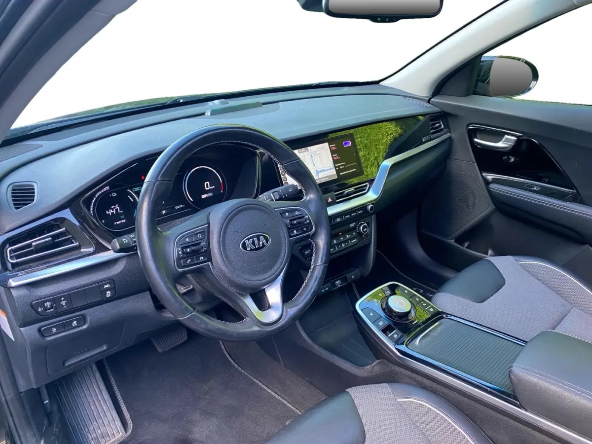 DynamicPlusLine 64 kWh Climate control | Stoel,- en stuurverwarming | Parkeercamera | Cruise control | Elek. schuif/kanteldak | 16 inch LM velgen |