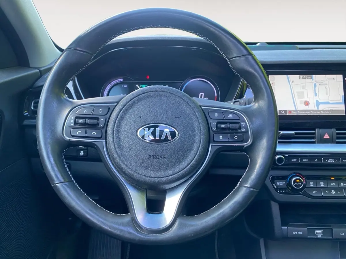 DynamicPlusLine 64 kWh Climate control | Stoel,- en stuurverwarming | Parkeercamera | Cruise control | Elek. schuif/kanteldak | 16 inch LM velgen |