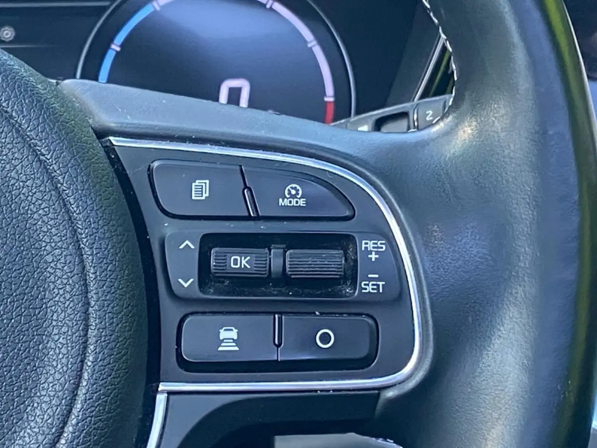 DynamicPlusLine 64 kWh Climate control | Stoel,- en stuurverwarming | Parkeercamera | Cruise control | Elek. schuif/kanteldak | 16 inch LM velgen |