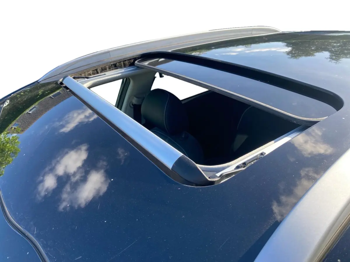 DynamicPlusLine 64 kWh Climate control | Stoel,- en stuurverwarming | Parkeercamera | Cruise control | Elek. schuif/kanteldak | 16 inch LM velgen |