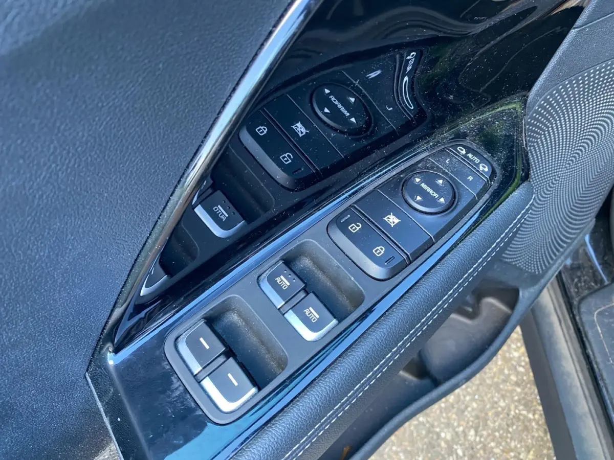 DynamicPlusLine 64 kWh Climate control | Stoel,- en stuurverwarming | Parkeercamera | Cruise control | Elek. schuif/kanteldak | 16 inch LM velgen |