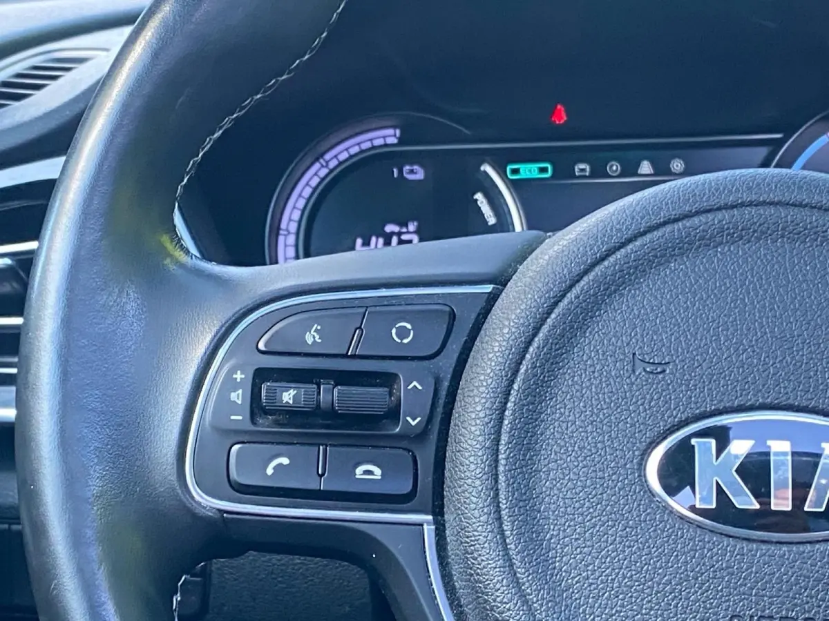 DynamicPlusLine 64 kWh Climate control | Stoel,- en stuurverwarming | Parkeercamera | Cruise control | Elek. schuif/kanteldak | 16 inch LM velgen |