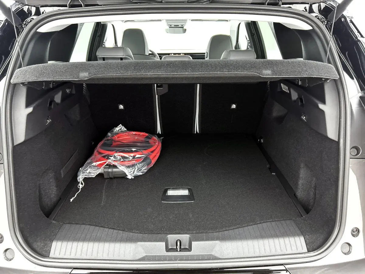 Max Comfort Range 74 kWh | Elektrisch Verstelbare Massagestoelen | Accu 99% | Navigatie | Panoramisch Schuif/Kantel Dak | Handsfree Kofferbak | Matrix Koplampen |