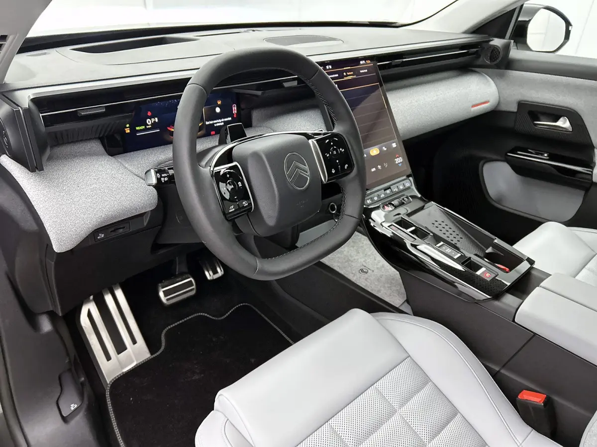 Max Comfort Range 74 kWh | Elektrisch Verstelbare Massagestoelen | Accu 99% | Navigatie | Panoramisch Schuif/Kantel Dak | Handsfree Kofferbak | Matrix Koplampen |