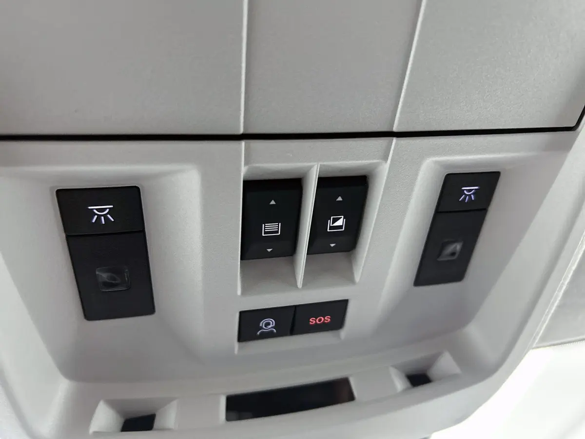 Max Comfort Range 74 kWh | Elektrisch Verstelbare Massagestoelen | Accu 99% | Navigatie | Panoramisch Schuif/Kantel Dak | Handsfree Kofferbak | Matrix Koplampen |