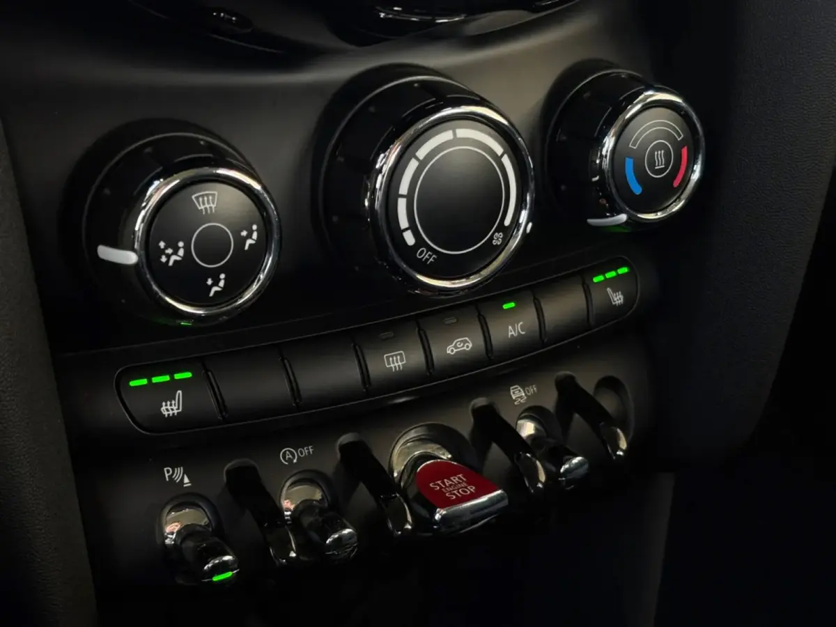 1.5 Cooper Business Edition(NL-auto, Goed onderh, Carplay, Navi, StoelV, Climate Con, Automaat, PDC V+A, Etc)