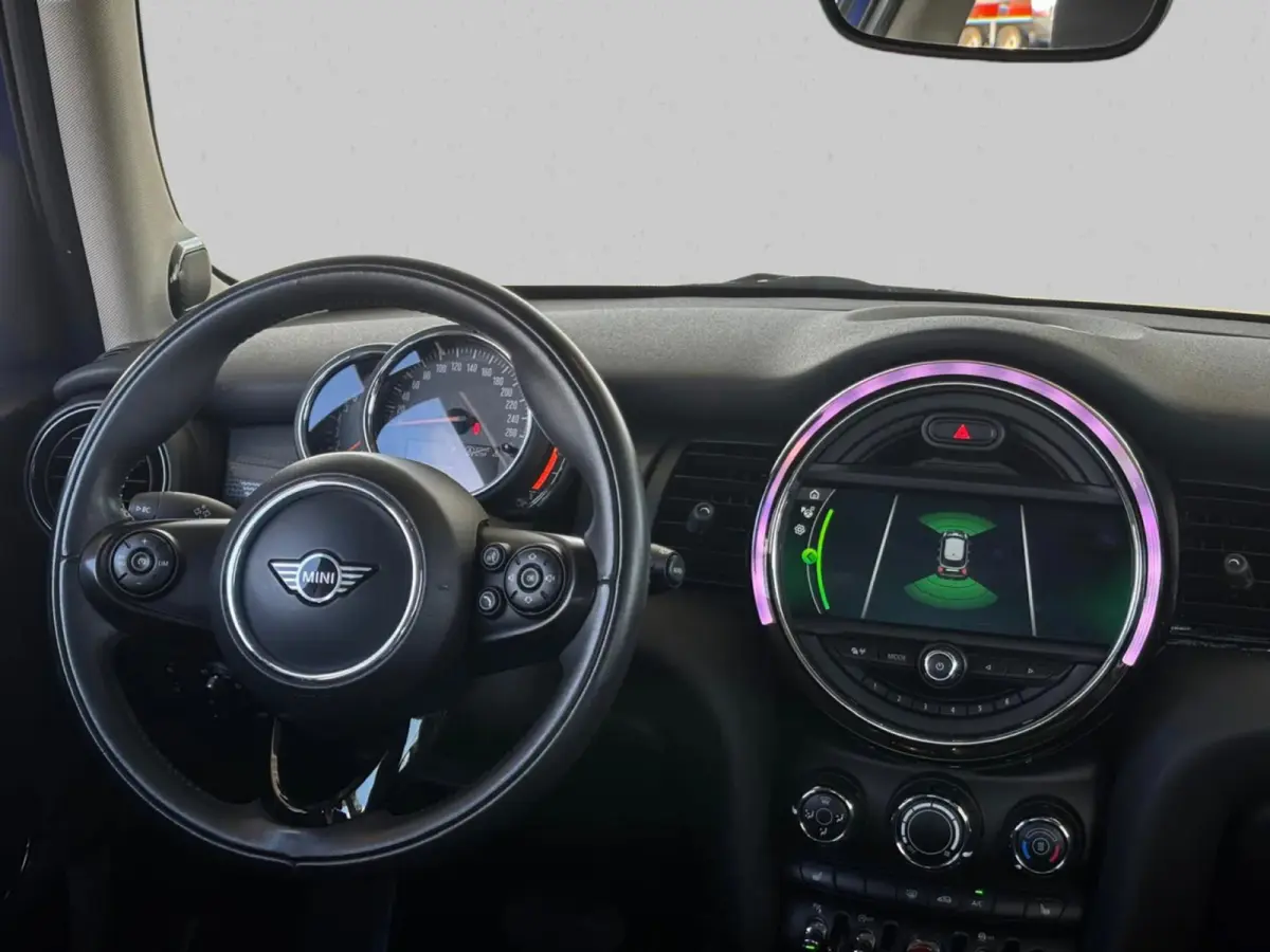 1.5 Cooper Business Edition(NL-auto, Goed onderh, Carplay, Navi, StoelV, Climate Con, Automaat, PDC V+A, Etc)