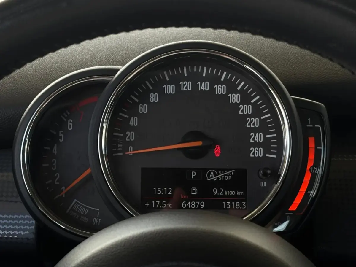 1.5 Cooper Business Edition(NL-auto, Goed onderh, Carplay, Navi, StoelV, Climate Con, Automaat, PDC V+A, Etc)