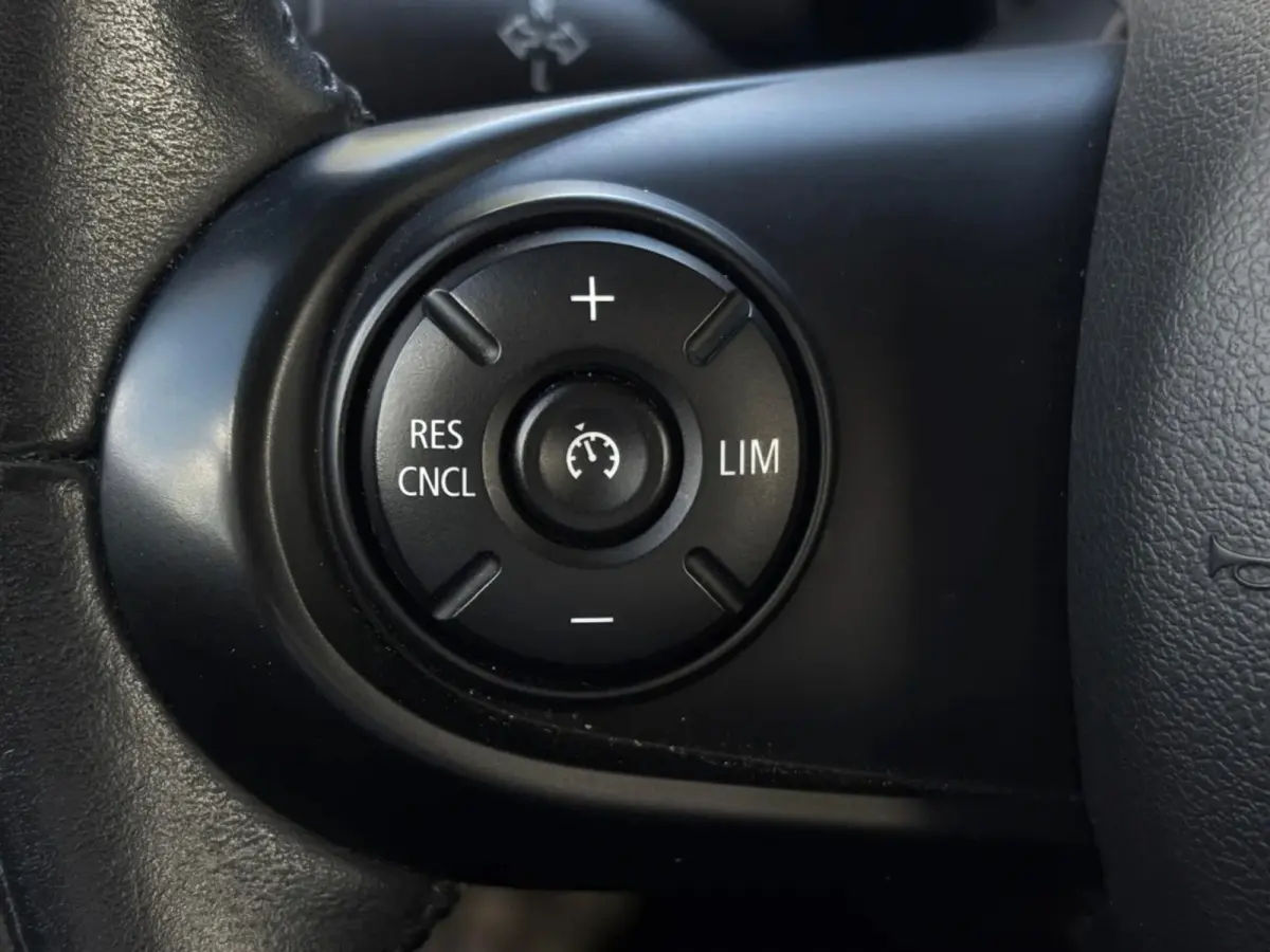 1.5 Cooper Business Edition(NL-auto, Goed onderh, Carplay, Navi, StoelV, Climate Con, Automaat, PDC V+A, Etc)
