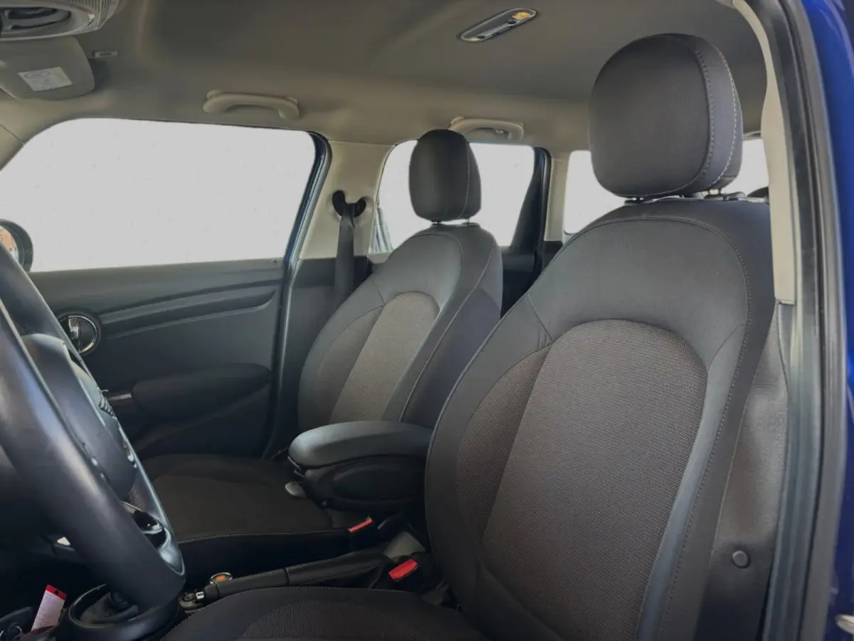 1.5 Cooper Business Edition(NL-auto, Goed onderh, Carplay, Navi, StoelV, Climate Con, Automaat, PDC V+A, Etc)