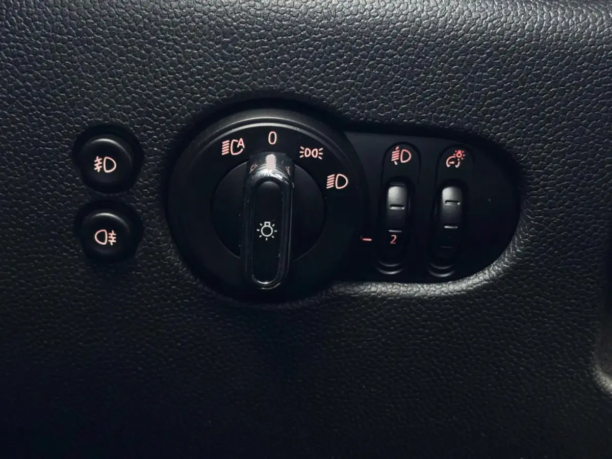 1.5 Cooper Business Edition(NL-auto, Goed onderh, Carplay, Navi, StoelV, Climate Con, Automaat, PDC V+A, Etc)