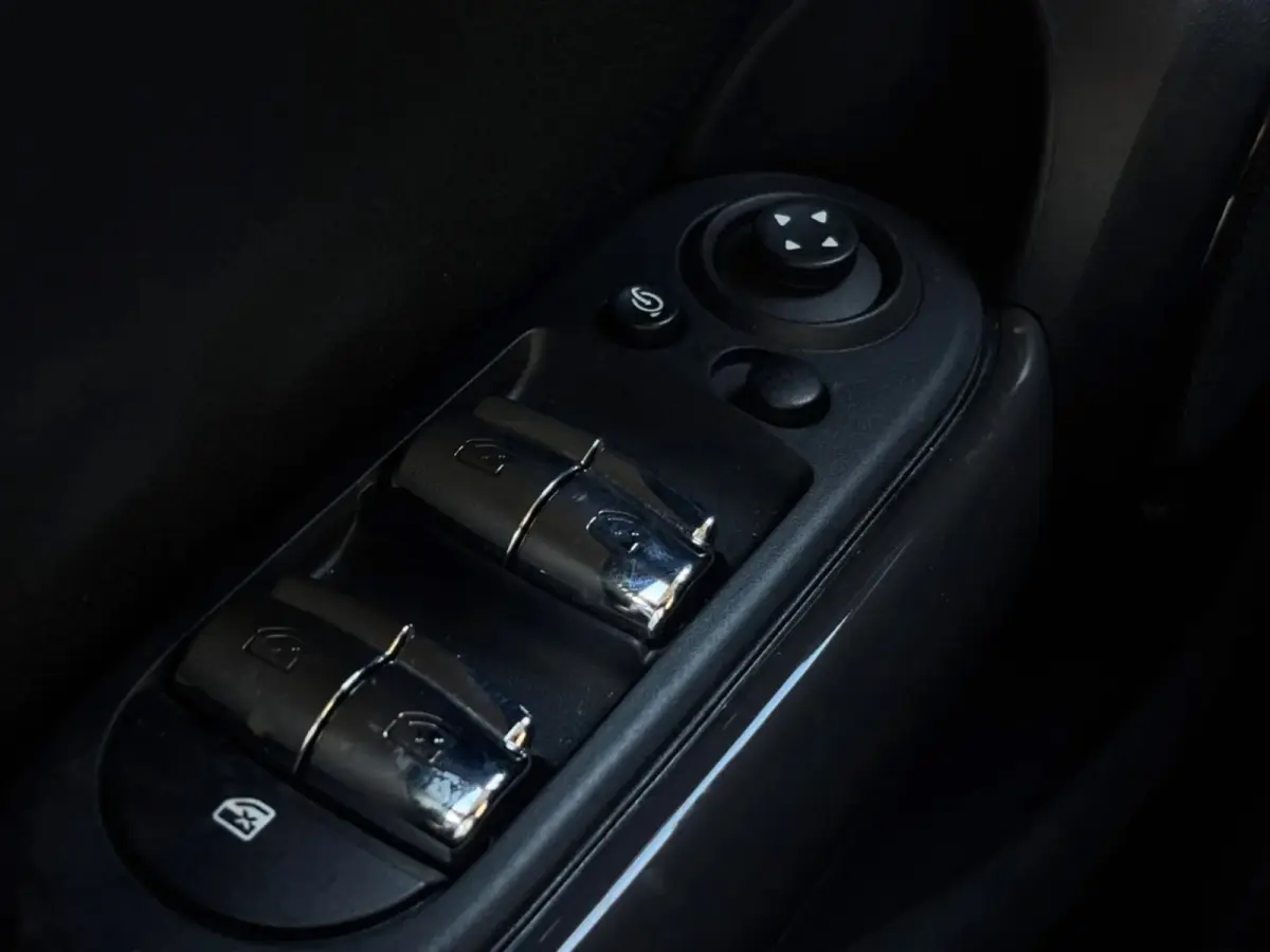 1.5 Cooper Business Edition(NL-auto, Goed onderh, Carplay, Navi, StoelV, Climate Con, Automaat, PDC V+A, Etc)