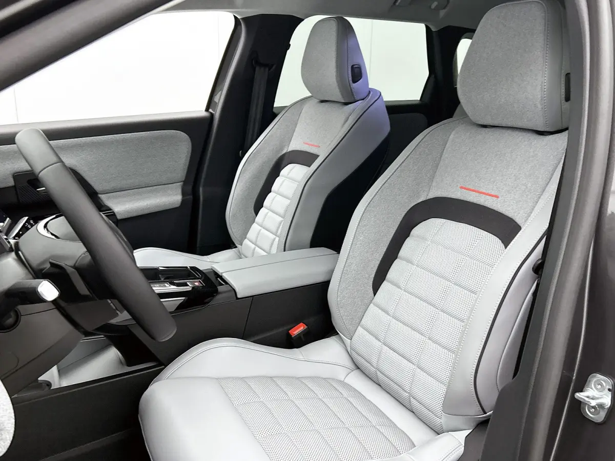 1.6 Plug-In Hybrid 225 Max | Elektrisch Verstelbare Massagestoelen | Dodehoekbewaking | Navigatie | Heads-Up Display | Handsfree Kofferklep | Adaptieve Cruise Control |