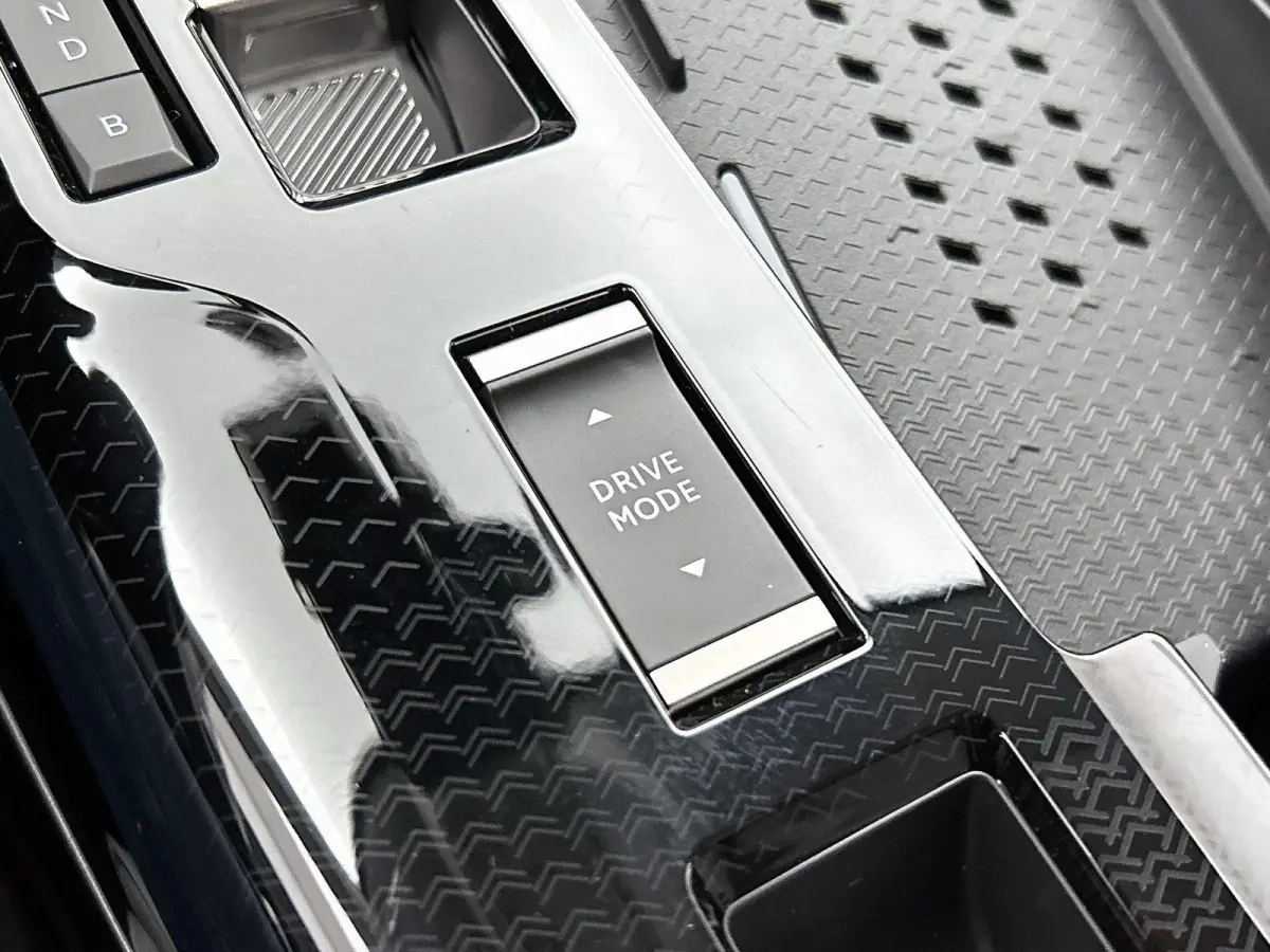 1.6 Plug-In Hybrid 225 Max | Elektrisch Verstelbare Massagestoelen | Dodehoekbewaking | Navigatie | Heads-Up Display | Handsfree Kofferklep | Adaptieve Cruise Control |