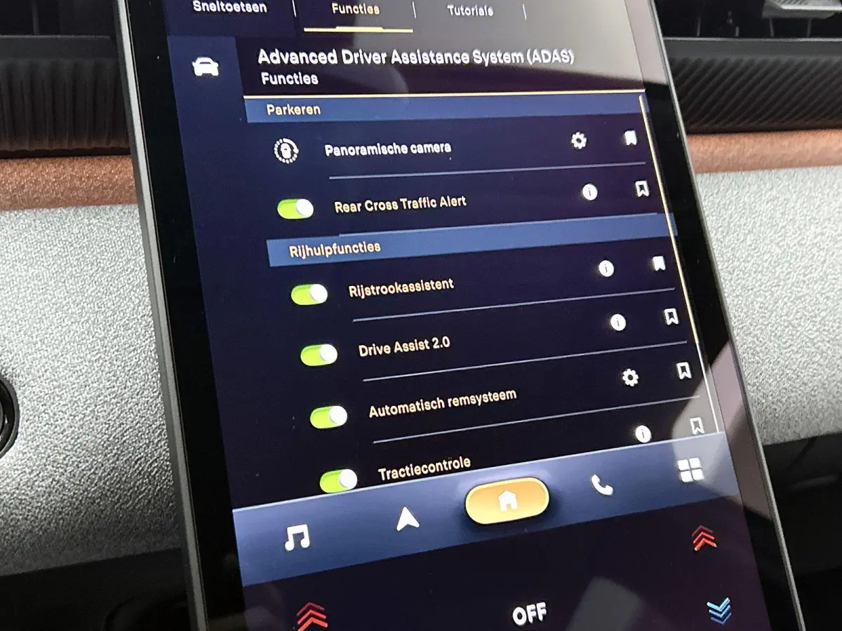 1.6 Plug-In Hybrid 225 Max | Elektrisch Verstelbare Massagestoelen | Dodehoekbewaking | Navigatie | Heads-Up Display | Handsfree Kofferklep | Adaptieve Cruise Control |