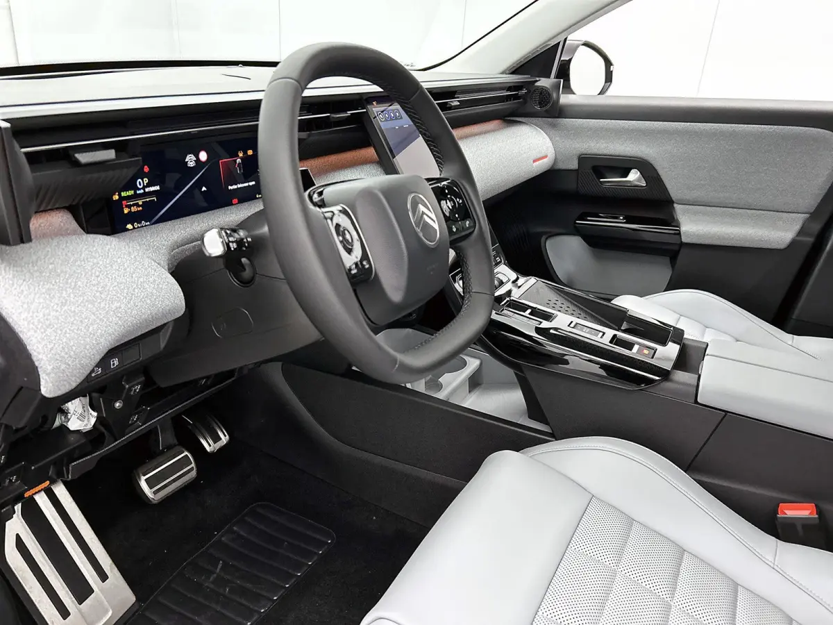 1.6 Plug-In Hybrid 225 Max | Elektrisch Verstelbare Massagestoelen | Dodehoekbewaking | Navigatie | Heads-Up Display | Handsfree Kofferklep | Adaptieve Cruise Control |