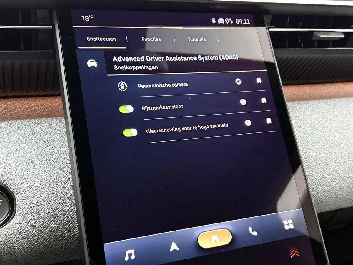 1.6 Plug-In Hybrid 225 Max | Elektrisch Verstelbare Massagestoelen | Dodehoekbewaking | Navigatie | Heads-Up Display | Handsfree Kofferklep | Adaptieve Cruise Control |
