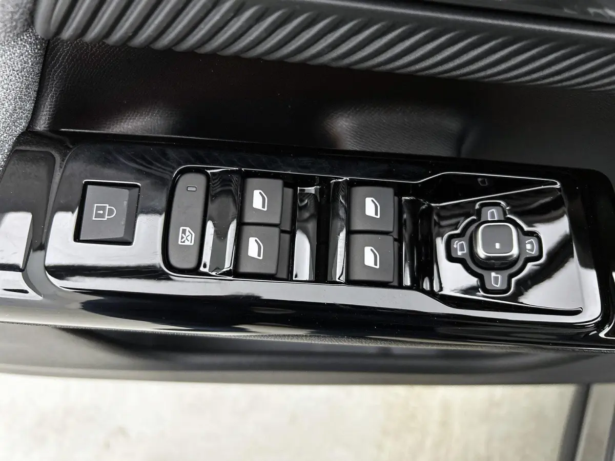 1.6 Plug-In Hybrid 225 Max | Elektrisch Verstelbare Massagestoelen | Dodehoekbewaking | Navigatie | Heads-Up Display | Handsfree Kofferklep | Adaptieve Cruise Control |