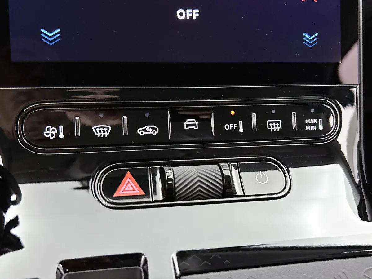 1.6 Plug-In Hybrid 225 Max | Elektrisch Verstelbare Massagestoelen | Dodehoekbewaking | Navigatie | Heads-Up Display | Handsfree Kofferklep | Adaptieve Cruise Control |