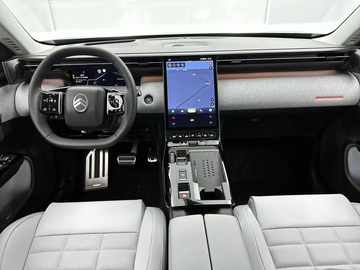 1.6 Plug-In Hybrid 225 Max | Elektrisch Verstelbare Massagestoelen | Dodehoekbewaking | Navigatie | Heads-Up Display | Handsfree Kofferklep | Adaptieve Cruise Control |
