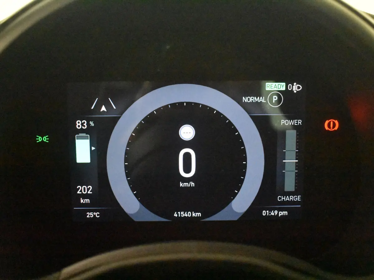3+1 Icon 42 kWh l Pano Dak l Camera l 17" Velgen l Full LED Dagrij l Navigatie l Cr Control l Dodehoek Waarschuwing l