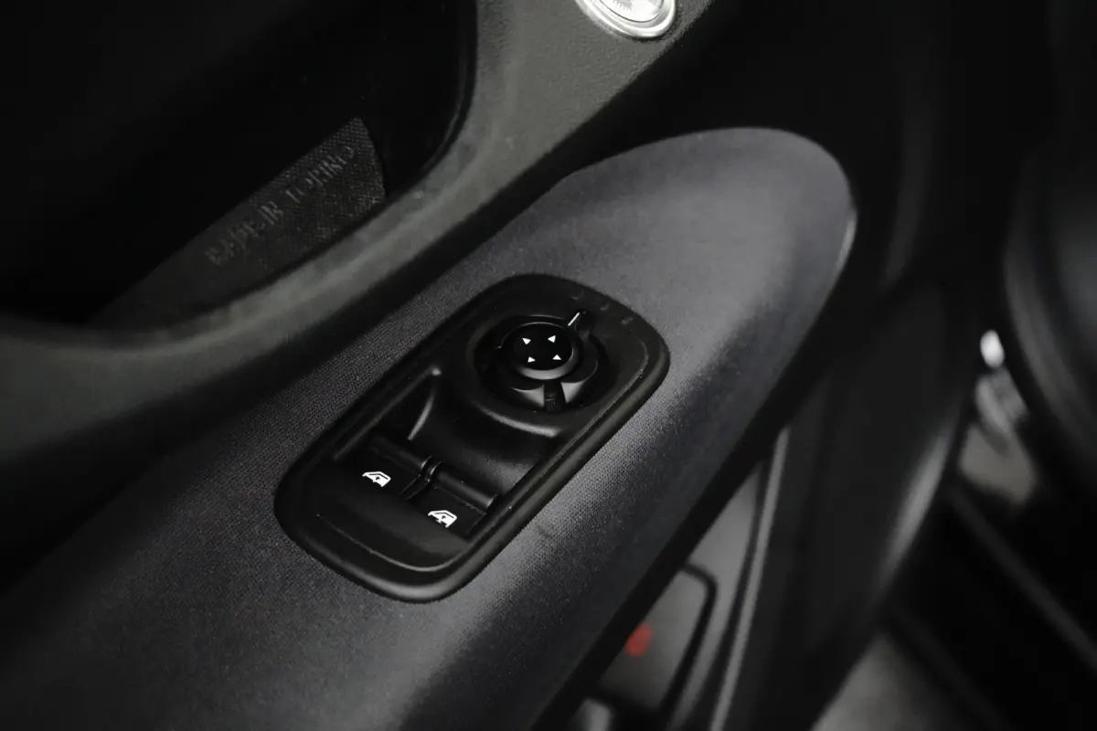 3+1 Icon 42 kWh l Pano Dak l Camera l 17" Velgen l Full LED Dagrij l Navigatie l Cr Control l Dodehoek Waarschuwing l