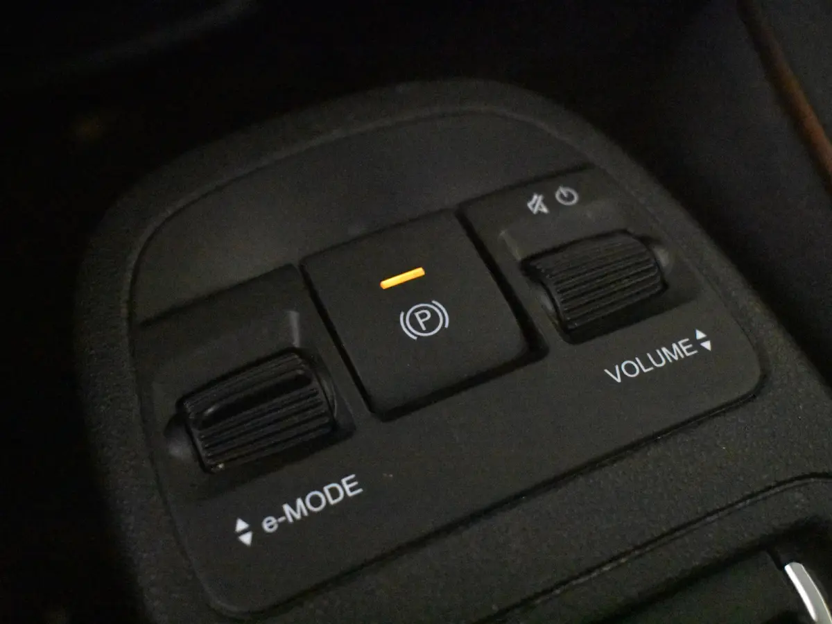 3+1 Icon 42 kWh l Pano Dak l Camera l 17" Velgen l Full LED Dagrij l Navigatie l Cr Control l Dodehoek Waarschuwing l