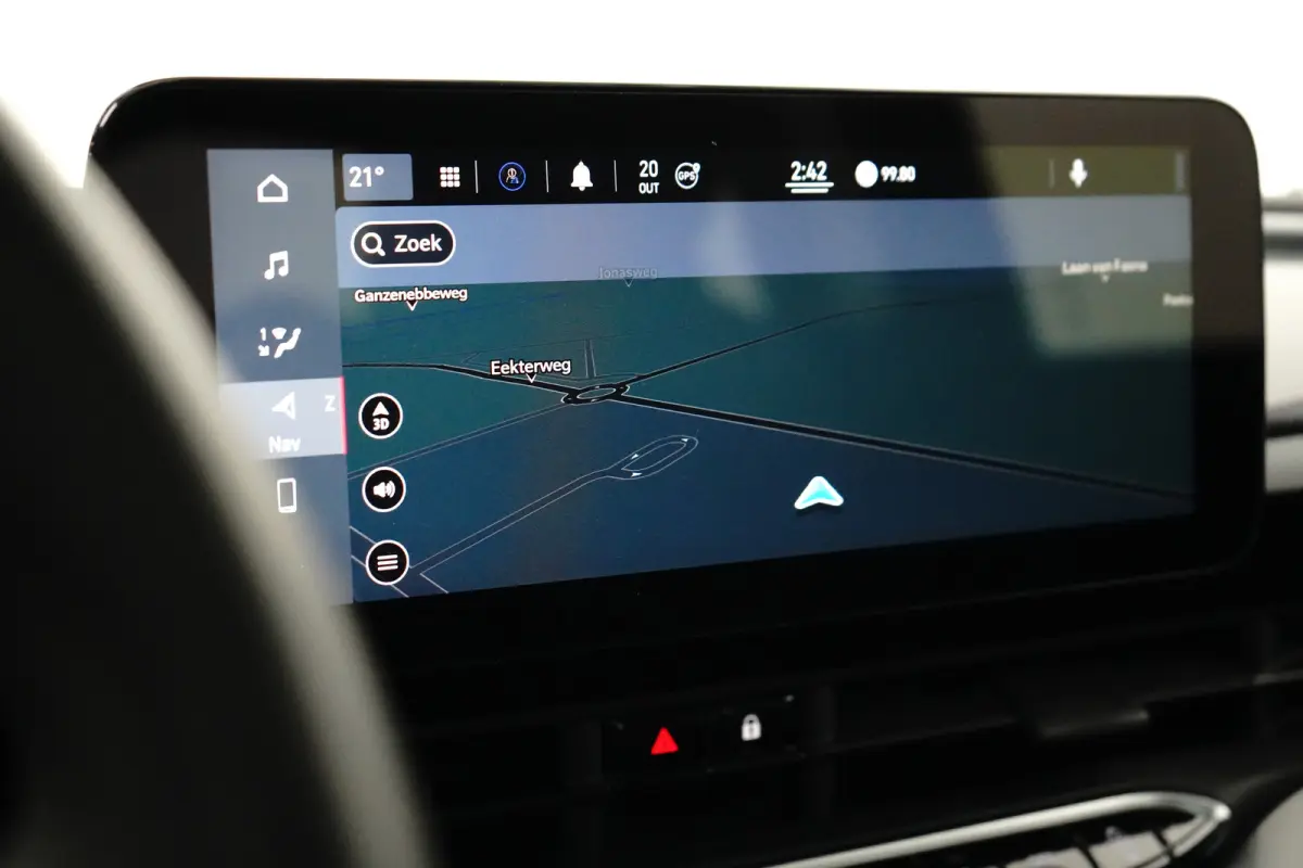3+1 Icon 42 kWh l Pano Dak l Camera l 17" Velgen l Full LED Dagrij l Navigatie l Cr Control l Dodehoek Waarschuwing l