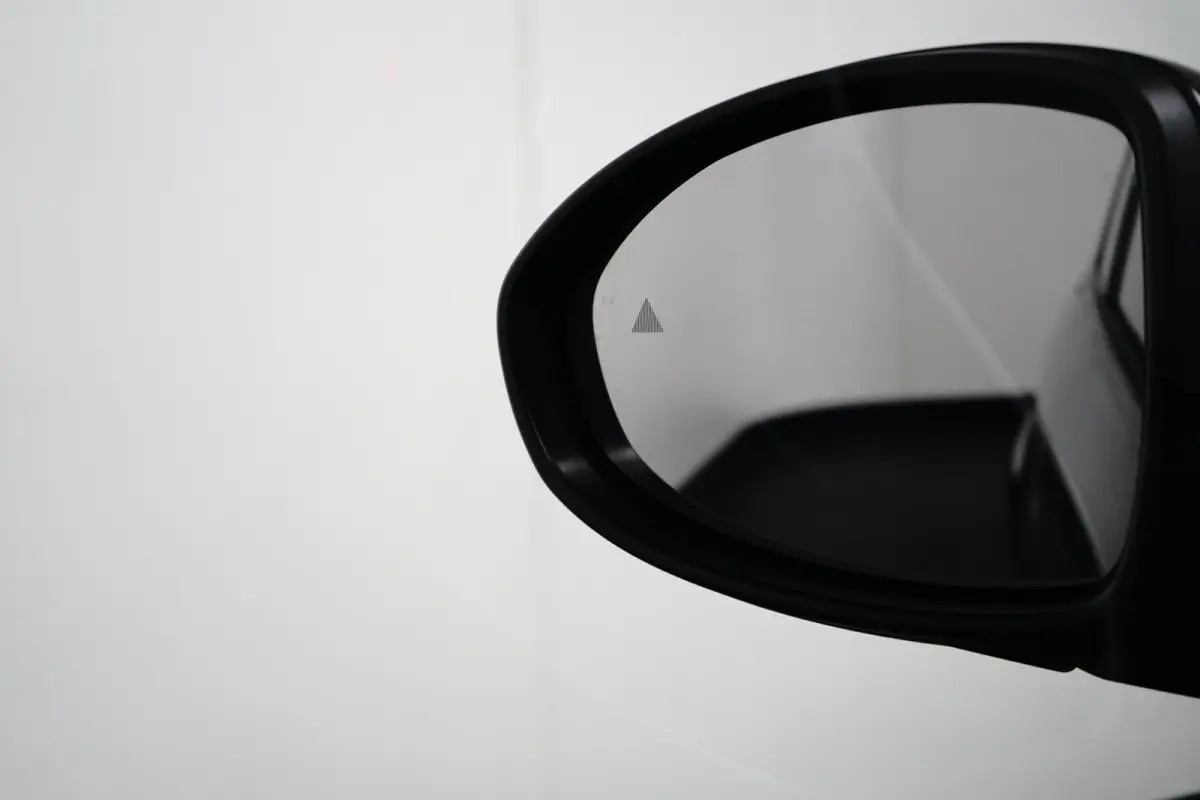 3+1 Icon 42 kWh l Pano Dak l Camera l 17" Velgen l Full LED Dagrij l Navigatie l Cr Control l Dodehoek Waarschuwing l
